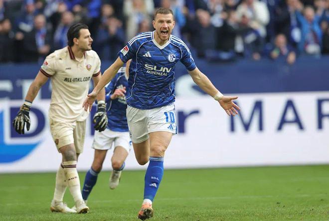 德天空：哲科今天接受沙尔克体检，随后将签下一份1年合同
