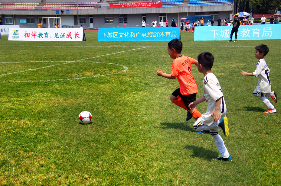 女排全锦赛8强出炉辽宁无缘 1／4决赛沪津两强遭遇